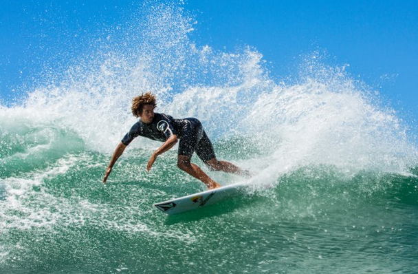 Carlos Munoz Surfing