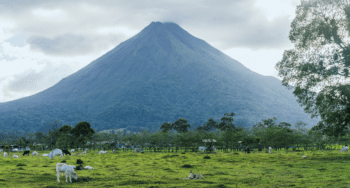 Arenal volcano. Costa Rica Arenal Volcano Arenal volcano. Costa Rica
