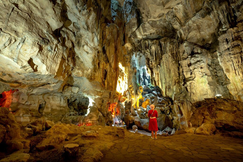 limestone cave stalactites costa rica Barra Honda
