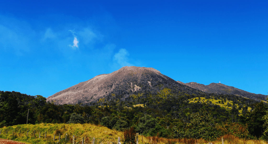 smoking volcano turrialba